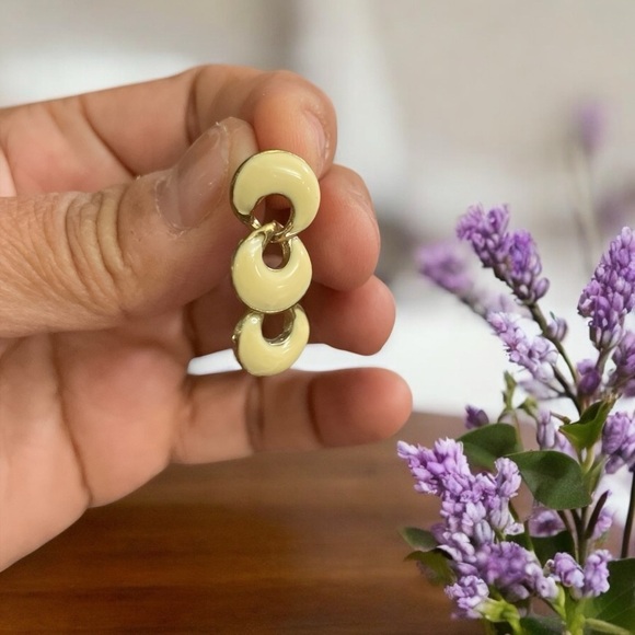 Gold Tone Cream Enamel
Chain Link Earrings - Picture 4 of 7